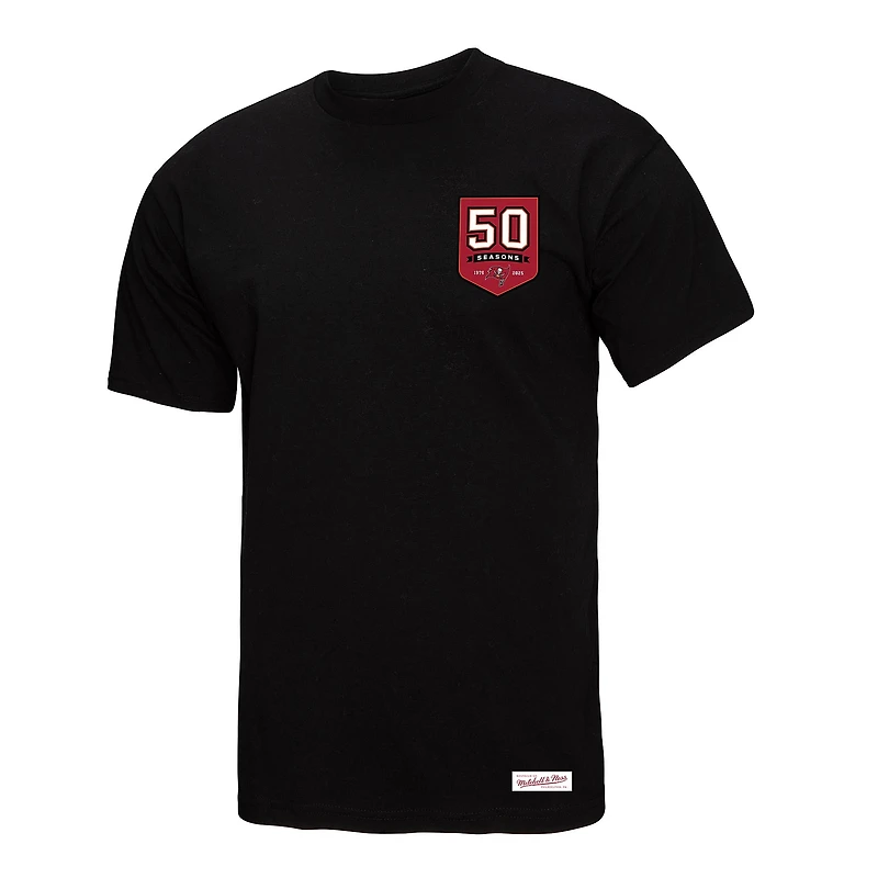 T-shirt boyfriend oversize noir pour femme Mitchell & Ness, motif bouclier du 50e anniversaire des Tampa Bay Buccaneers