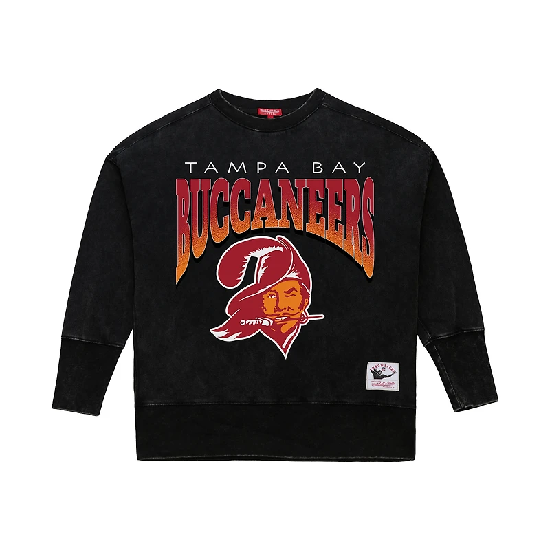 Sweat-shirt ras du cou noir délavé minéral Delineate de Mitchell & Ness pour femme, motif Tampa Bay Buccaneers