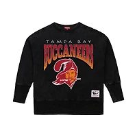Sweat-shirt ras du cou noir délavé minéral Delineate de Mitchell & Ness pour femme, motif Tampa Bay Buccaneers