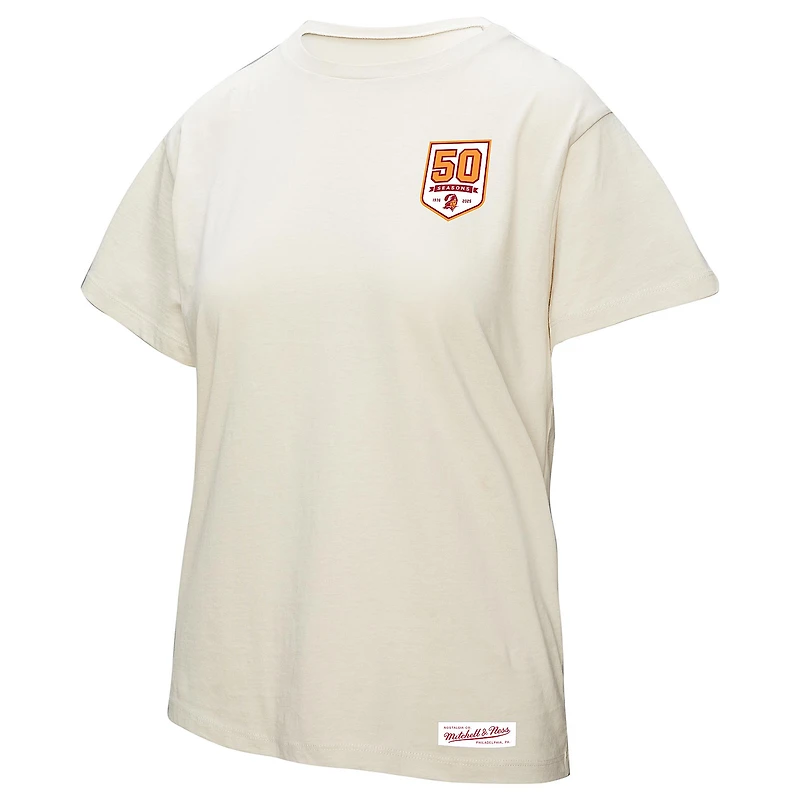 T-shirt boyfriend surdimensionné pour femme Mitchell & Ness crème des Tampa Bay Buccaneers, saison 50, style pirate