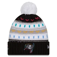 Bonnet à revers et pompon NFL Crucial Catch 2025 des Buccaneers de Tampa Bay de New Era pour femme