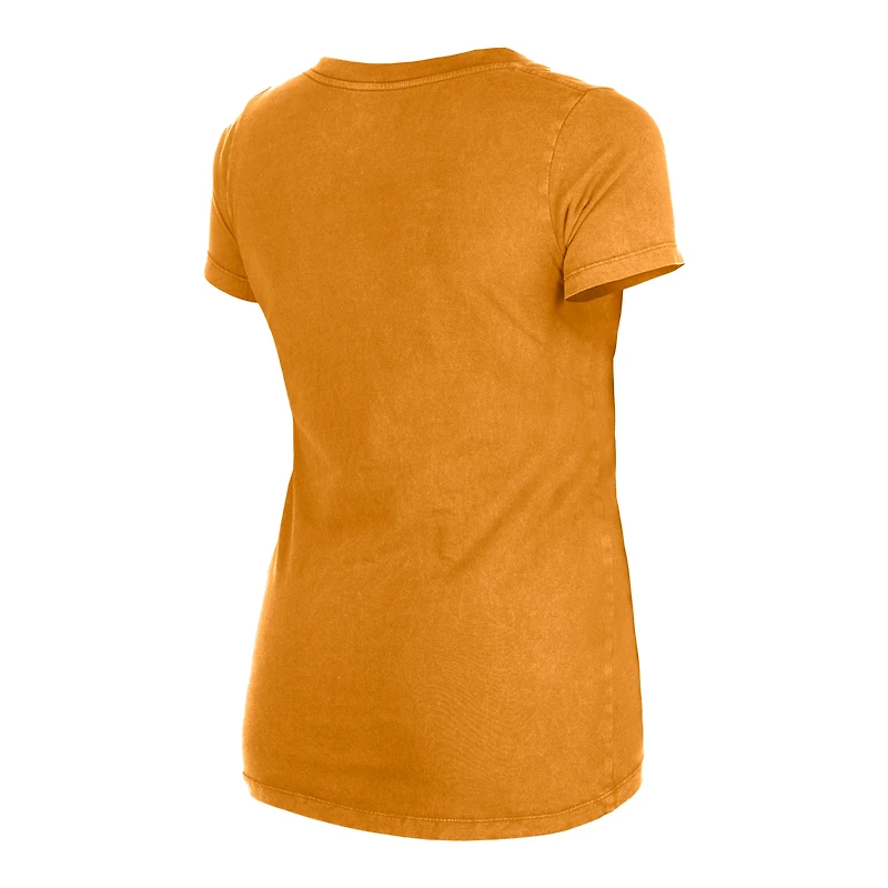 T-shirt à col en V bas orange Tampa Bay Buccaneers New Era pour femme