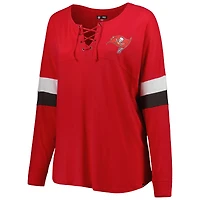 T-shirt à manches longues col en V et lacets pour femme des Tampa Bay Buccaneers de New Era, rouge, taille plus