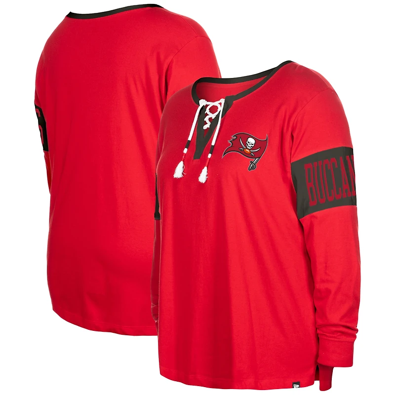 T-shirt à manches longues col cranté et lacets Tampa Bay Buccaneers New Era rouge pour femme