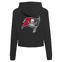Sweat à capuche zippé logo fendu Pro Standard noir pour femme des Buccaneers de Tampa Bay