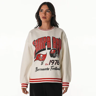 Sweat-shirt oversize vintage en molleton français The Wild Collective crème pour femme des Tampa Bay Buccaneers