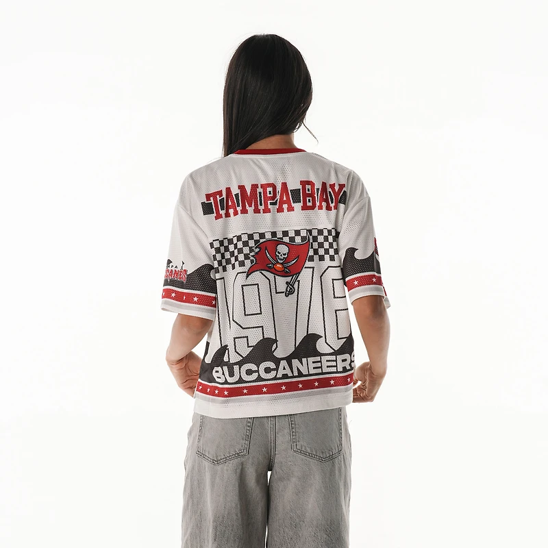 T-shirt court en maille blanc The Wild Collective pour femme des Tampa Bay Buccaneers