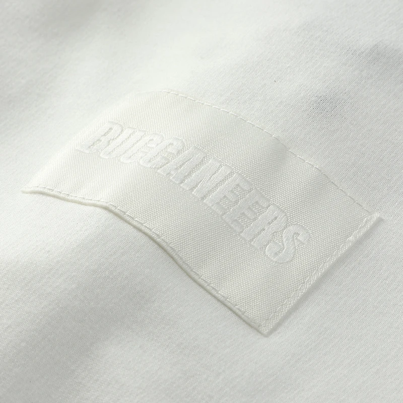 T-shirt blanc en maille technique mixte The Wild Collective pour femme des Buccaneers de Tampa Bay