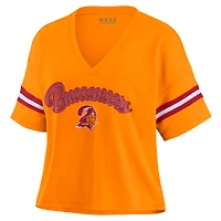 T-shirt à col en V blocs de couleurs orange Tampa Bay Buccaneers pour femme WEAR by Erin Andrews