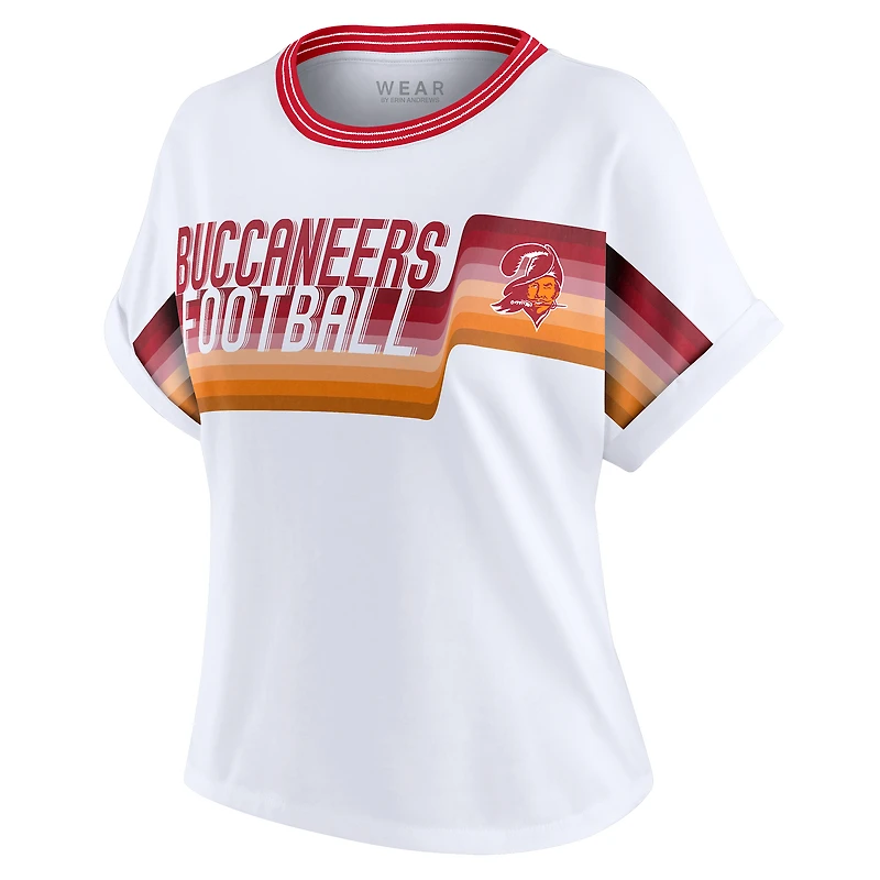 T-shirt court à rayures centrales blanc pour femme WEAR by Erin Andrews des Buccaneers de Tampa Bay
