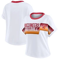 T-shirt court à rayures centrales blanc pour femme WEAR by Erin Andrews des Buccaneers de Tampa Bay