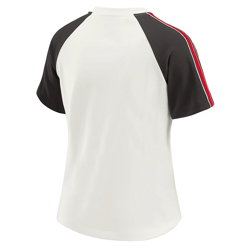 T-shirt raglan blanc à rayures et manches vieillies pour femme WEAR by Erin Andrews des Buccaneers de Tampa Bay