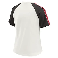 T-shirt raglan blanc à rayures et manches vieillies pour femme WEAR by Erin Andrews des Buccaneers de Tampa Bay