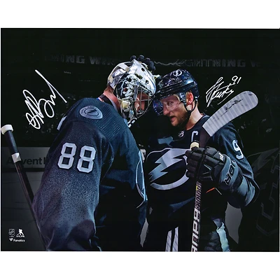 Photographie autographiée de 16" x 20" d'Andrei Vasilevskiy et Steven Stamkos du Lightning de Tampa Bay