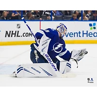 Gant bleu non signé du Lightning de Tampa Bay Andrei Vasilevskiy Enregistrer la photo
