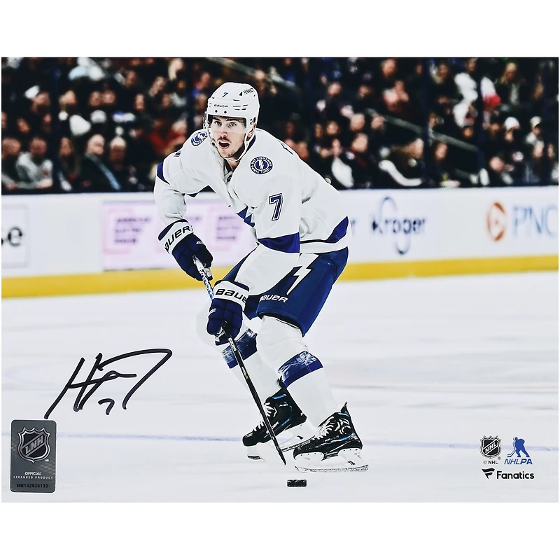 Photographie de patinage autographiée de 20,3 x 25,4 cm de Haydn Fleury, maillot blanc du Lightning de Tampa Bay