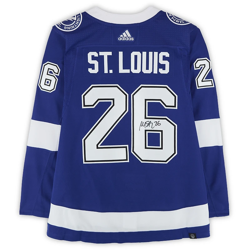 Maillot bleu adidas autographié de Martin St. Louis, joueur du Lightning de Tampa Bay.
