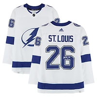 Maillot blanc adidas autographié de Martin St. Louis, joueur du Lightning de Tampa Bay.