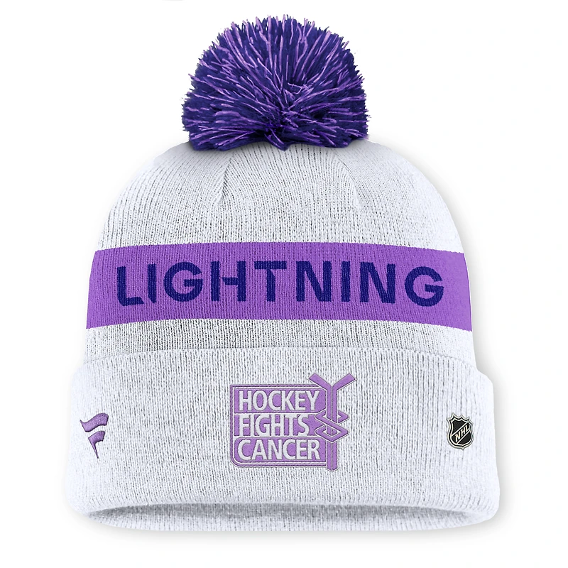 Bonnet en tricot à revers avec pompon pour homme Fanatics Tampa Bay Lightning Hockey Fights Cancer blanc