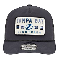 Casquette trucker ajustable New Era 19TWENTY pour homme, coloris anthracite, écusson Tampa Bay Lightning, lavée.