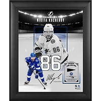 Collage encadré 11 x 14 po avec la signature fac-similé de Nikita Kucherov (Lightning de Tampa Bay) et un morceau de rondelle utilisée en match - Édition limitée à 250 exemplaires
