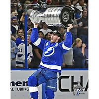 Photographie non signée de Ryan McDonagh, joueur du Lightning Tampa Bay, lors la cérémonie remise Coupe Stanley 2021