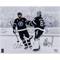 Photo de célébration autographiée de Victor Hedman et Andrei Vasilevskiy, Lightning de Tampa Bay (40 x 50 cm)