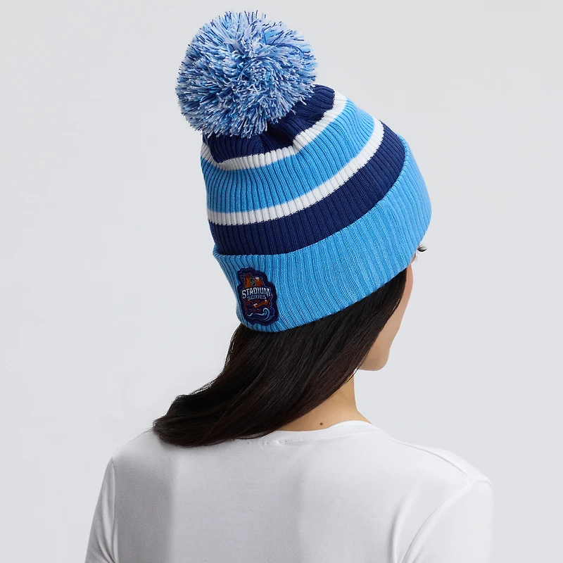 Bonnet à revers bleu clair pour femme, collection Tampa Bay Lightning 2026 NHL Stadium Series, avec pompon géant