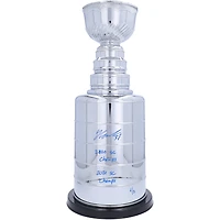Réplique de la Coupe Stanley autographiée de 2' de Yanni Gourde du Lightning de Tampa Bay avec plusieurs inscriptions - Signée en bleu - Édition limitée #1/5
