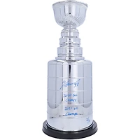 Réplique de la Coupe Stanley autographiée de 2 pieds de Yanni Gourde du Lightning de Tampa Bay avec inscriptions multiples - Signée en bleu - Édition limitée de 5