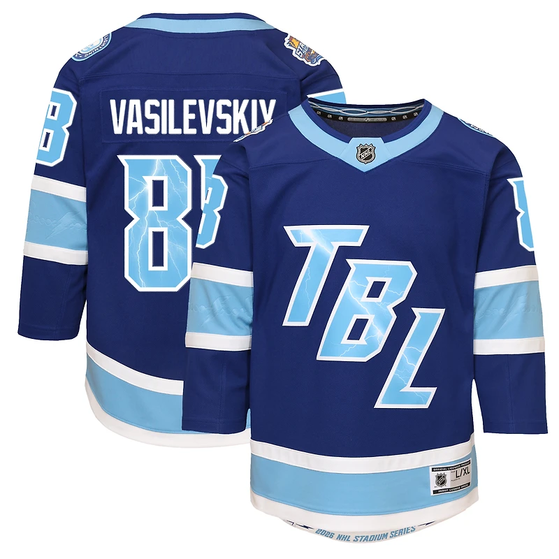 Maillot Premier de la Série des Stades LNH 2026 d'Andrei Vasilevskiy, bleu, pour jeunes, Outerstuff, Lightning Tampa Bay