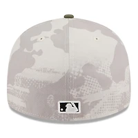 Casquette ajustée 59FIFTY basse pour homme New Era beige clair/olive Tampa Bay Rays 2025 Armed Forces Day