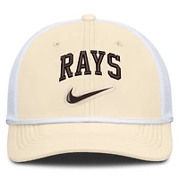 Casquette trucker ajustable Nike Tampa Bay Rays Rise Dri-FIT pour homme, coloris naturel/blanc.