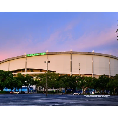 Photographie extérieure non signée du Tropicana Field des Rays de Tampa Bay