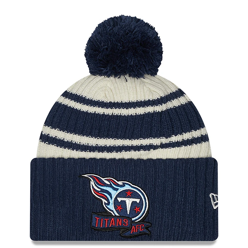 Pour homme New Era crème/bleu marine Tennessee Titans 2022 Sideline - Bonnet sport en tricot à revers avec pompons