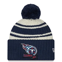 Pour homme New Era crème/bleu marine Tennessee Titans 2022 Sideline - Bonnet sport en tricot à revers avec pompons