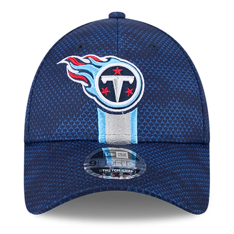 Casquette extensible à bouton-pression New Era pour hommes des Tennessee Titans 2024 Sideline 9FORTY