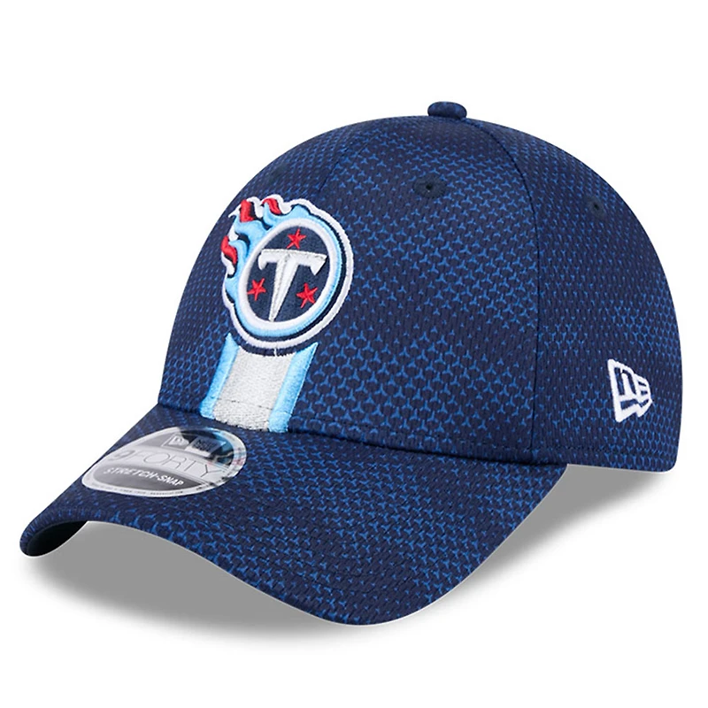 Casquette extensible à bouton-pression New Era pour hommes des Tennessee Titans 2024 Sideline 9FORTY
