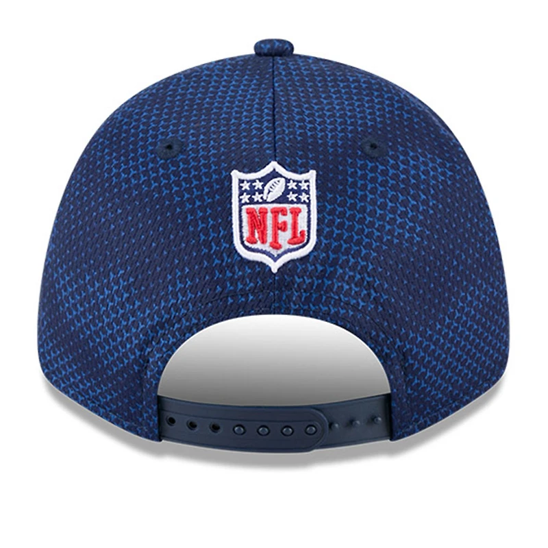 Casquette extensible à bouton-pression New Era pour hommes des Tennessee Titans 2024 Sideline 9FORTY