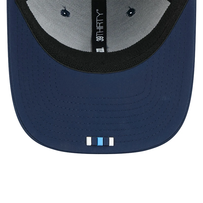 Casquette New Era 39THIRTY Flex bleu marine Tennessee Titans 2025 Sideline pour homme