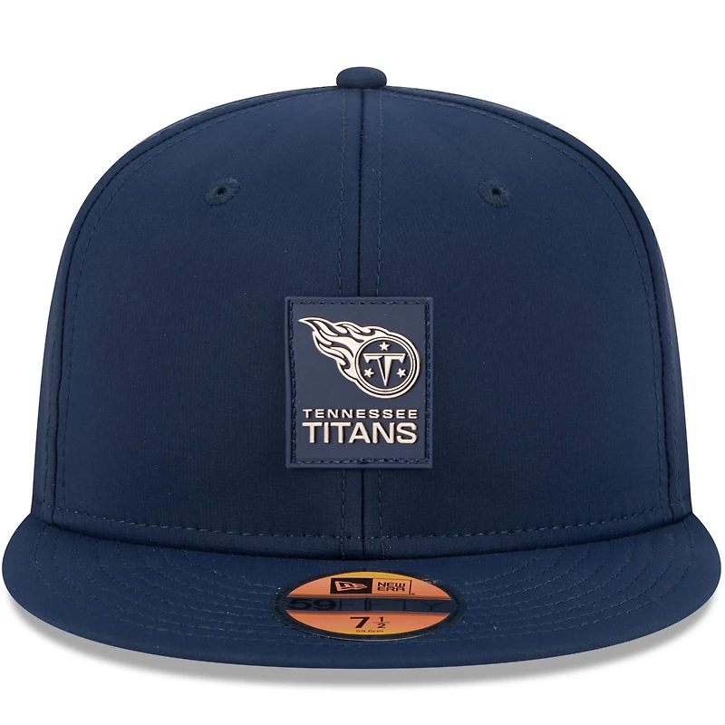 Casquette ajustée 59FIFTY bleu marine Tennessee Titans 2025 Sideline pour homme de New Era