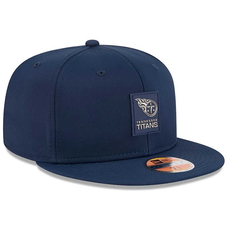 Casquette ajustée 59FIFTY bleu marine Tennessee Titans 2025 Sideline pour homme de New Era