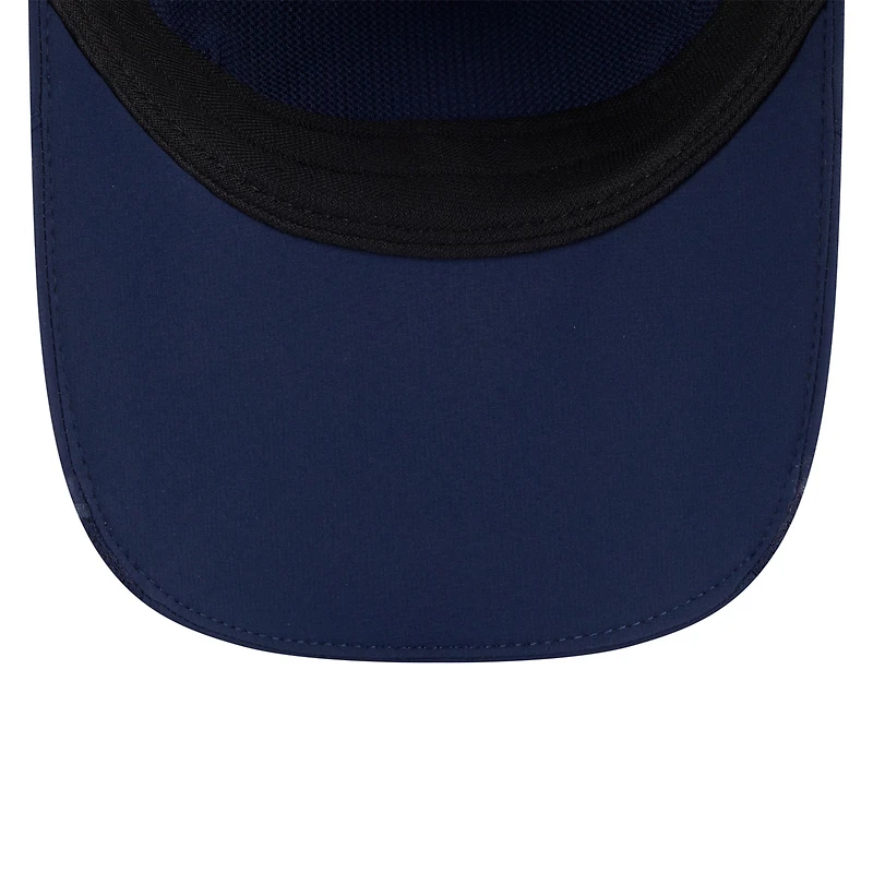 Casquette ajustable New Era bleu marine Tennessee Titans 2025 Sideline Runner pour homme