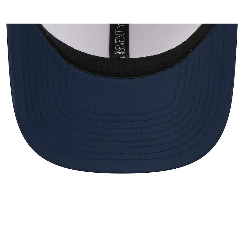 Casquette ajustable 9SEVENTY pour homme, New Era, blanc/bleu marine, Tennessee Titans, camp d'entraînement NFL 2025