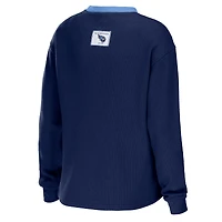 T-shirt à manches longues WEAR by Erin Andrews Navy Tennessee Titans Waffle Henley pour femmes