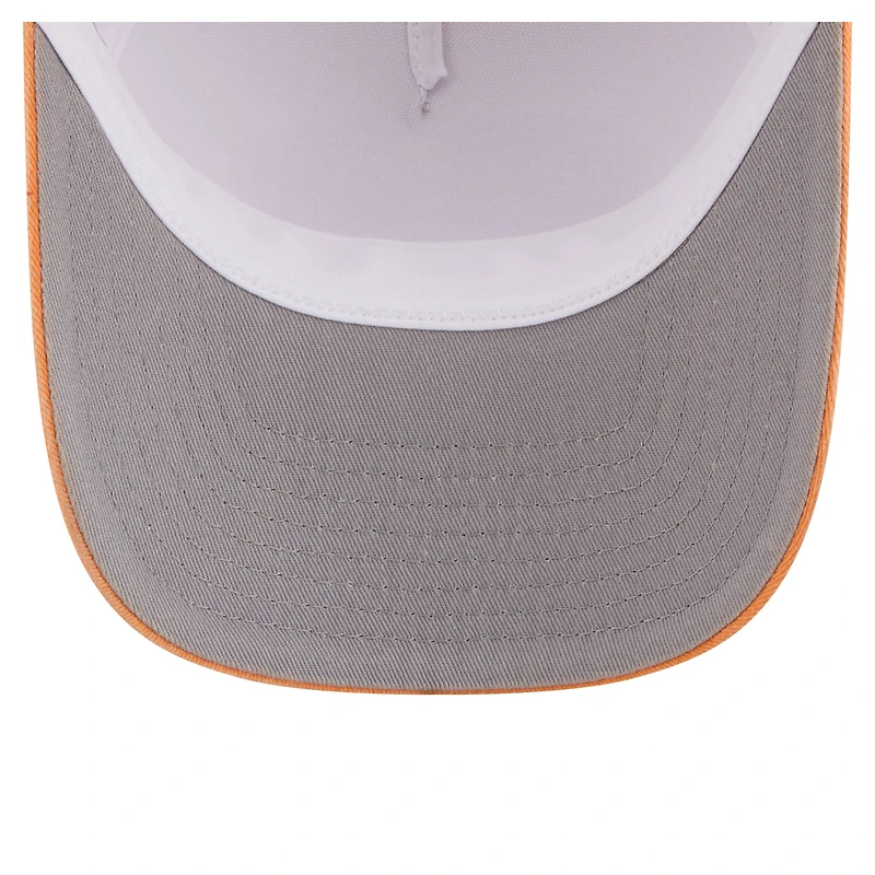 Casquette trucker ajustable New Era Stone/Tennessee Orange Tennessee Volunteers avec écusson effiloché 9FORTY M-Crown A-Frame