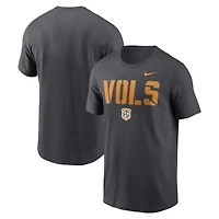 V110793 Tenn 06F NCAA NIK 2025 Tennessee Smokey Grey SS Tee TEEMENSCR N199-06F-UTN-L3Z