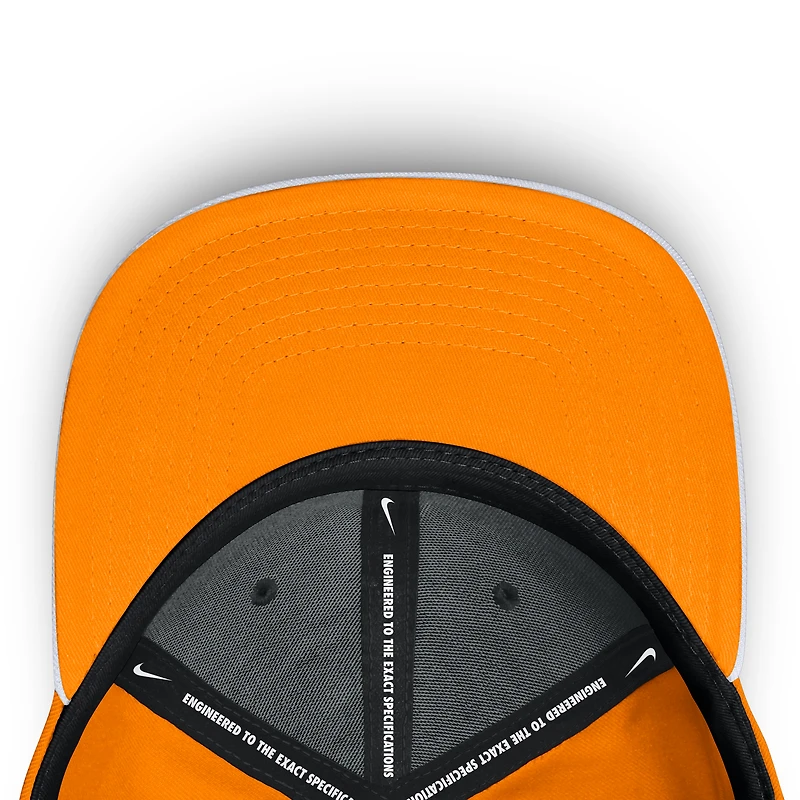 Casquette Nike blanche/orange Tennessee Volunteers 2025 Sideline Rise Local Performance Flex pour homme