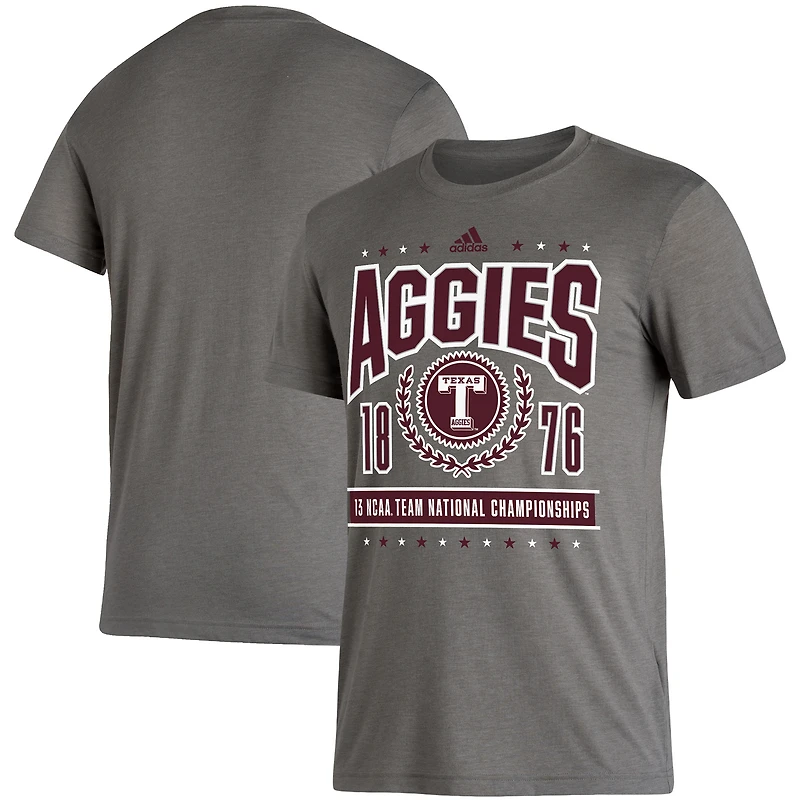 T-shirt adidas Heather Charcoal pour homme, Texas A&M Aggies, 13e championnat national NCAA par équipe, Reminisce Tri-Blend