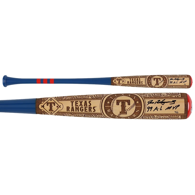 Bâton de baseball Pillbox Bat Company Mural Series autographié par Ivan Rodriguez, Texas Rangers, avec inscription « MVP de la Ligue américaine 1999 » - Édition limitée n° 5/5